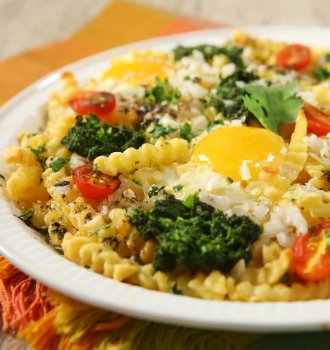 Assado de Batata Bem Brasil Com Ovos e Espinafre