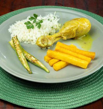 Polenta Bem Brasil com frango ao molho, arroz e quiabo