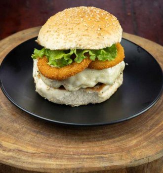 Anéis de Cebola Bem Brasil com cheeseburguer