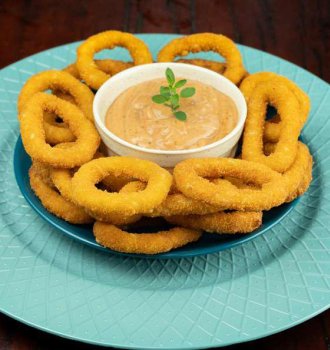 Anéis de Cebola Bem Brasil com molho agridoce
