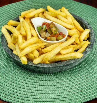 Batata Tradicional Bem Brasil com caponata de berinjela