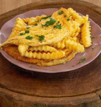 Batata Crinkle Bem Bras com omelete de batata