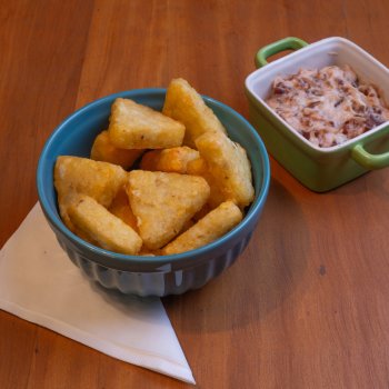 Mini Hashbrown Bem Brasil con requeijão (o queso untable) y mermelada