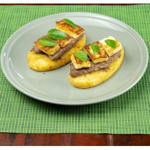 Bruschetta de Hash Brown Tradicional Bem Brasil com alcatra e queijo coalho