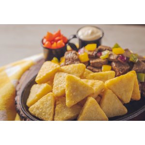 Mini Hash Brown Bem Brasil com Picadinho  Brasileira e Molho de Requeijo 